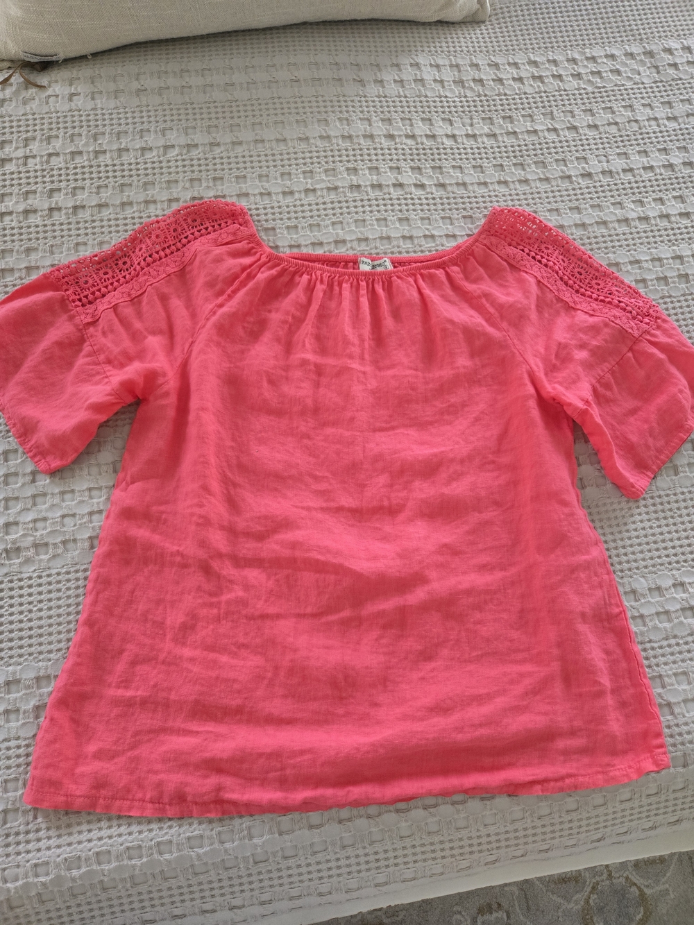 Women’s Off-Shoulder Eyelet Sleeve Top — Bright Pink
